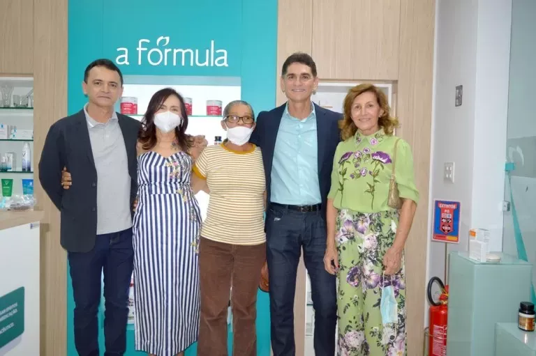Grupo inaugura maior rede de medicamentos manipulados em Serra Talhada
